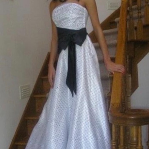 Formal Dress - Picture 4 of 4